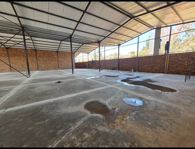 900M² WAREHOUSE TO LET IN AEROTON